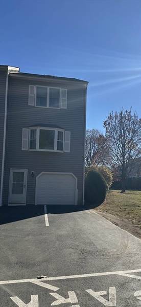 85 Tennis Plaza Rd #16, Dracut, MA 01826