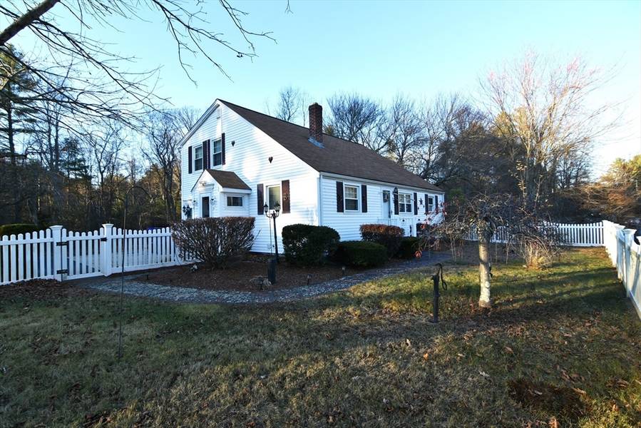 50 Hartford Avenue East, Mendon, MA 01756