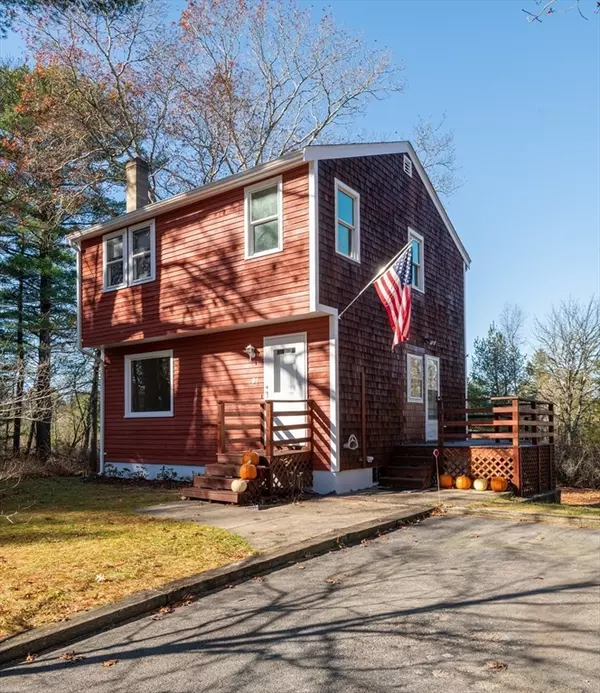 91 Crystal Lake Dr, Carver, MA 02330