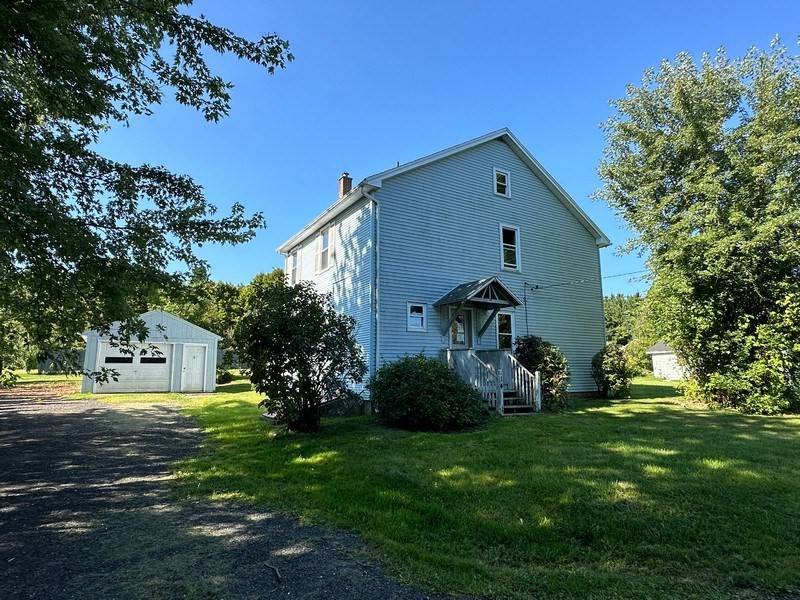 14 Russell Stage Rd, Blandford, MA 01008