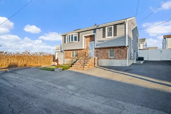 Revere, MA 02151,105 Douglas