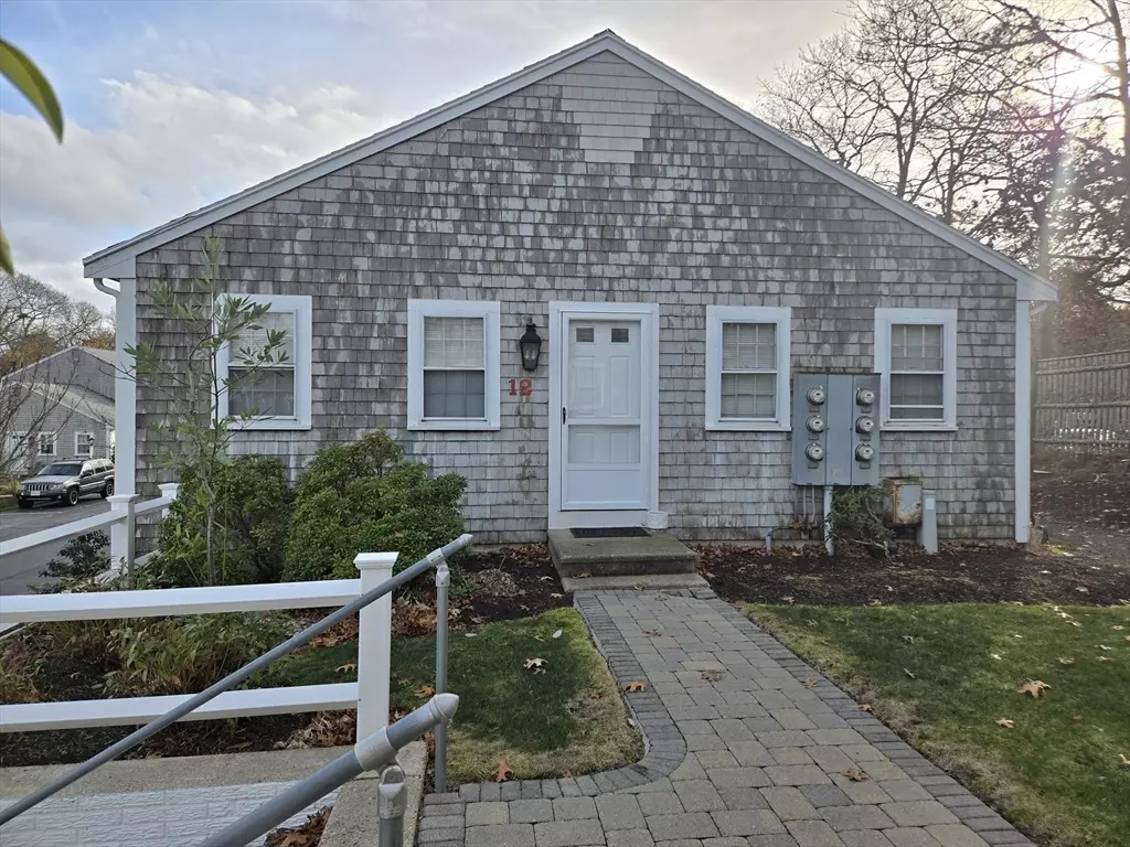 Barnstable, MA 02601,110 W Main St #12