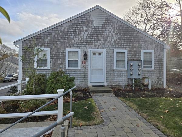 110 W Main St #12, Barnstable, MA 02601