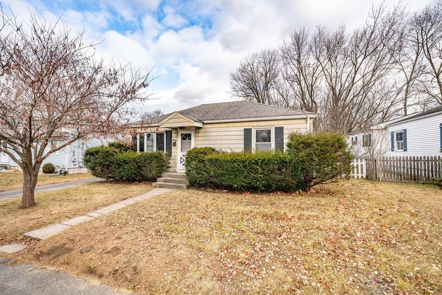 25 Kendall St, Chicopee, MA 01020