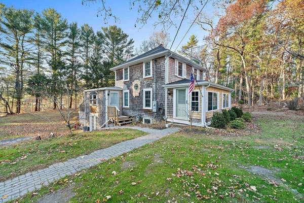 84 Acorn St, Duxbury, MA 02332