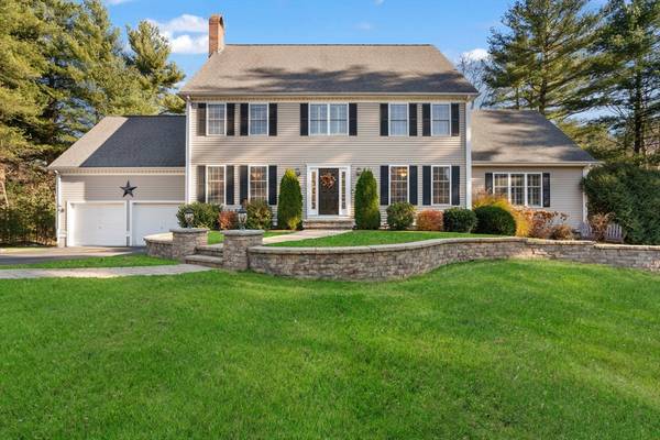 30 Flannery Ln, Wrentham, MA 02093