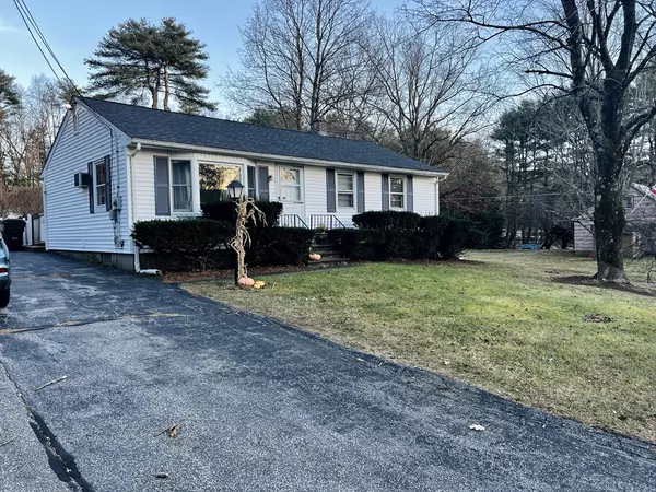 62 Arnold Rd, Sturbridge, MA 01566