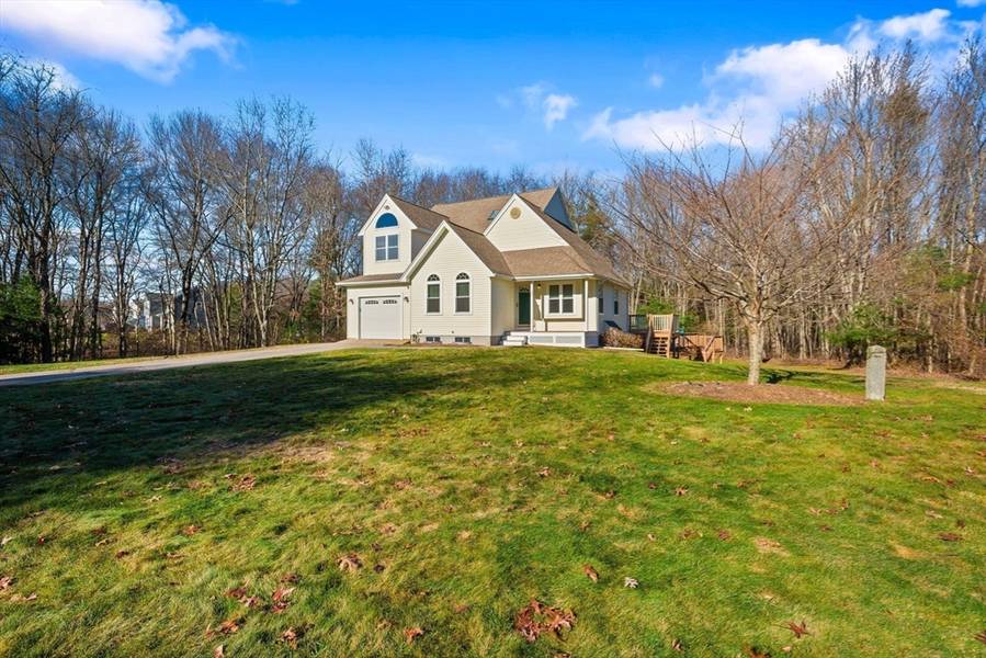 100 Black Pond Ln, Taunton, MA 02780