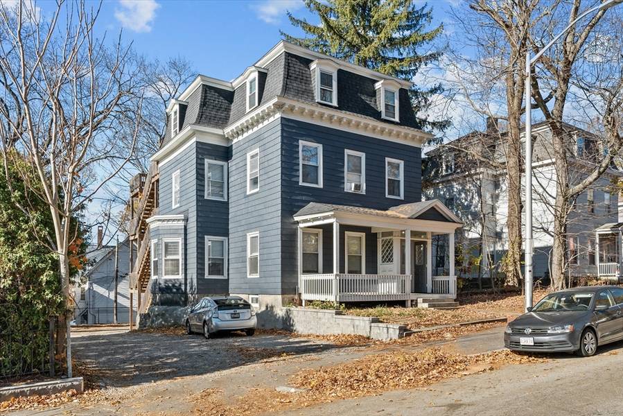 35 Oak Ave, Worcester, MA 01605