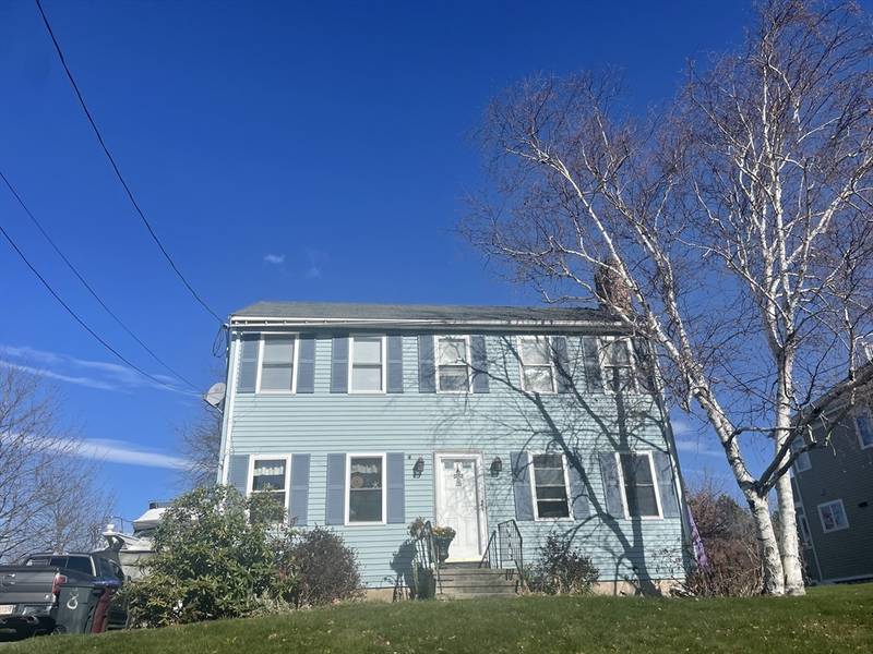 8 Harborview Rd, Hull, MA 02045