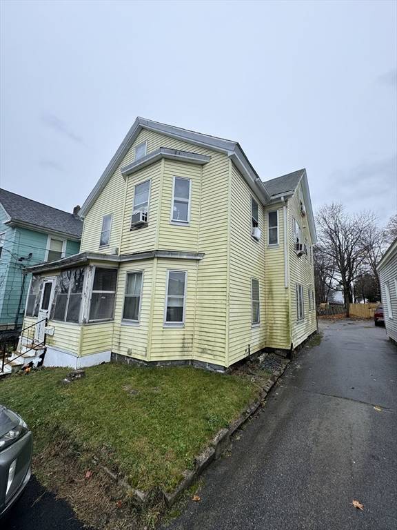 14 Pine St, Taunton, MA 02780