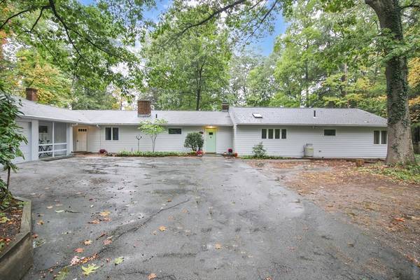 20 Hills Rd, Amherst, MA 01002