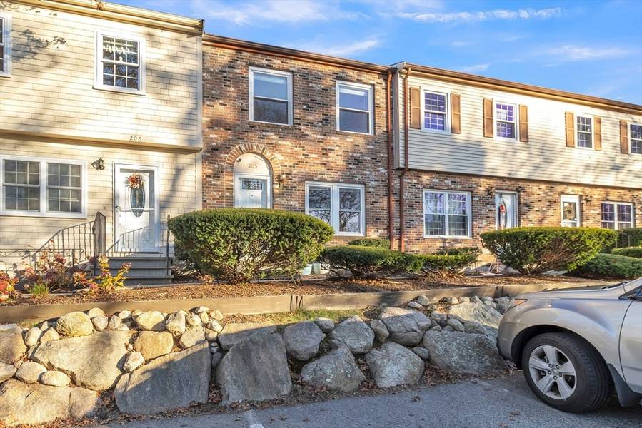 205 Village Dr #205, Bourne, MA 02532