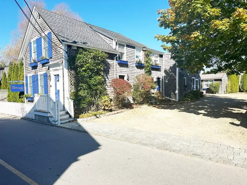 25 Simpson's Lane, Edgartown, MA 02539