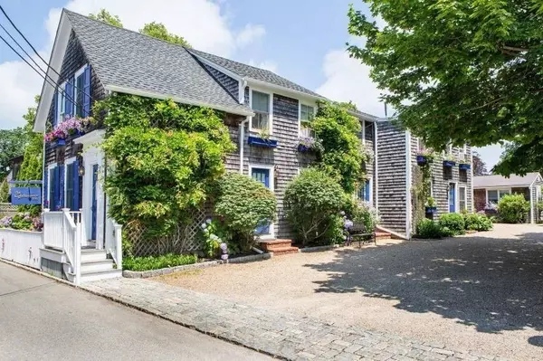 25 Simpson's Lane, Edgartown, MA 02539