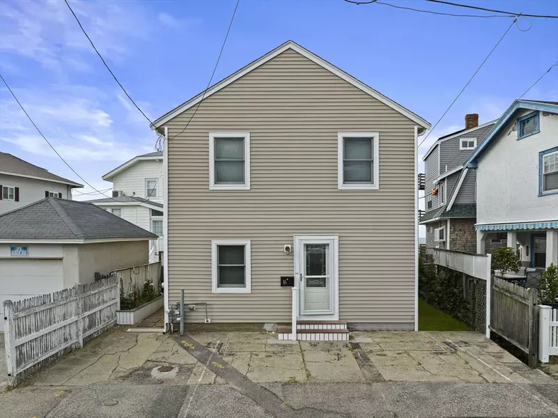 16 Manomet Avenue, Hull, MA 02045