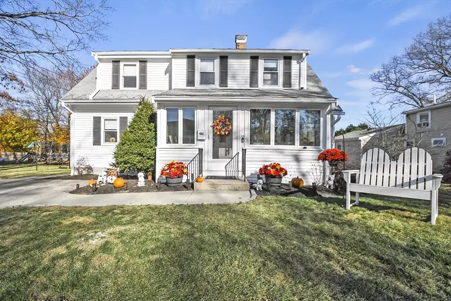 18 Davis St, Walpole, MA 02081