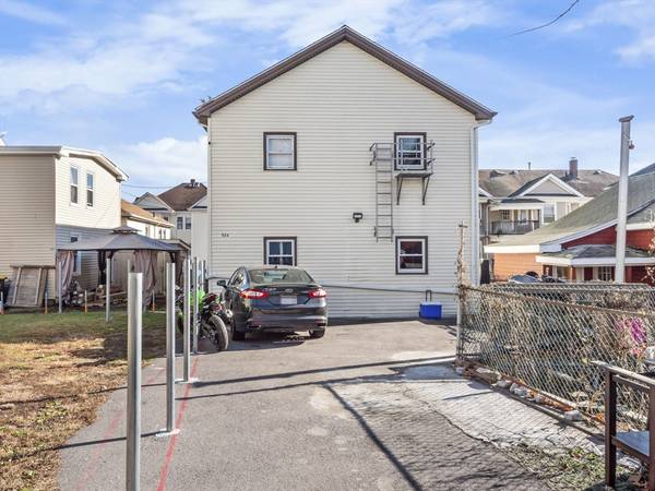 524 Eastern Ave, Fall River, MA 02723