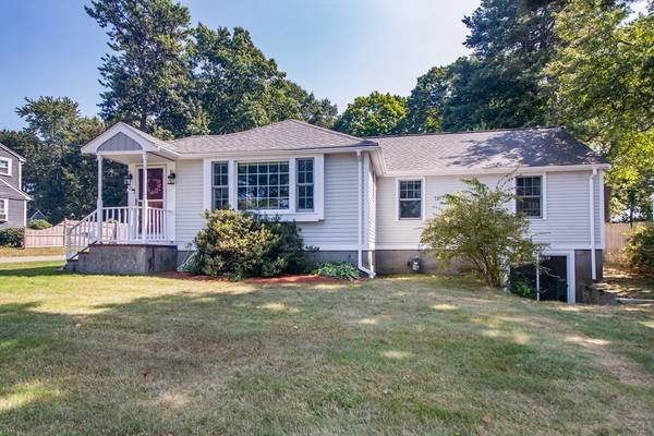 20 Dale St, Medfield, MA 02052