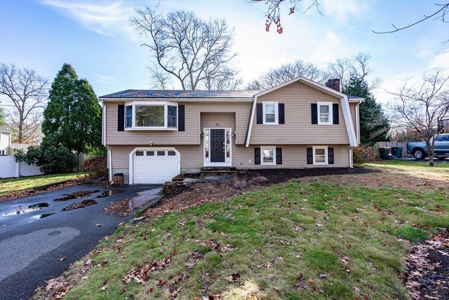 50 Crabtree Ln, Abington, MA 02351