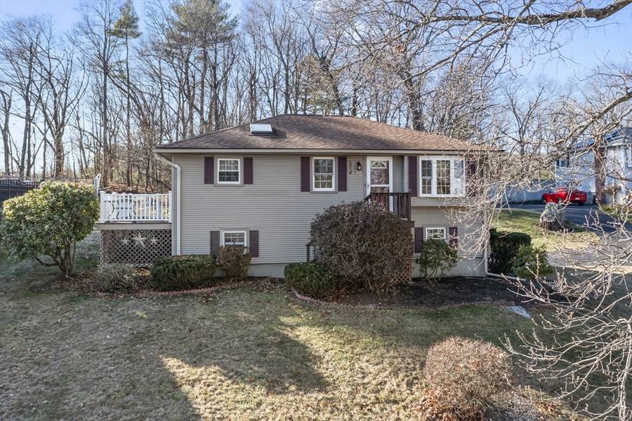 4 Louis Ballard Ln, Millbury, MA 01527