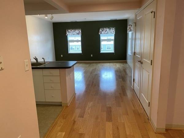 250 Main St #410, Hudson, MA 01749