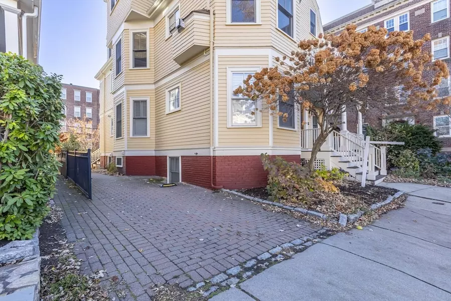 24 Langdon ##2, Cambridge, MA 02138