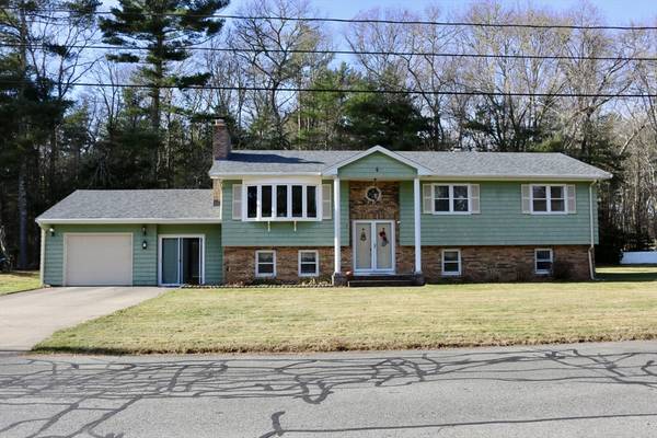 9 Rene St, Acushnet, MA 02743