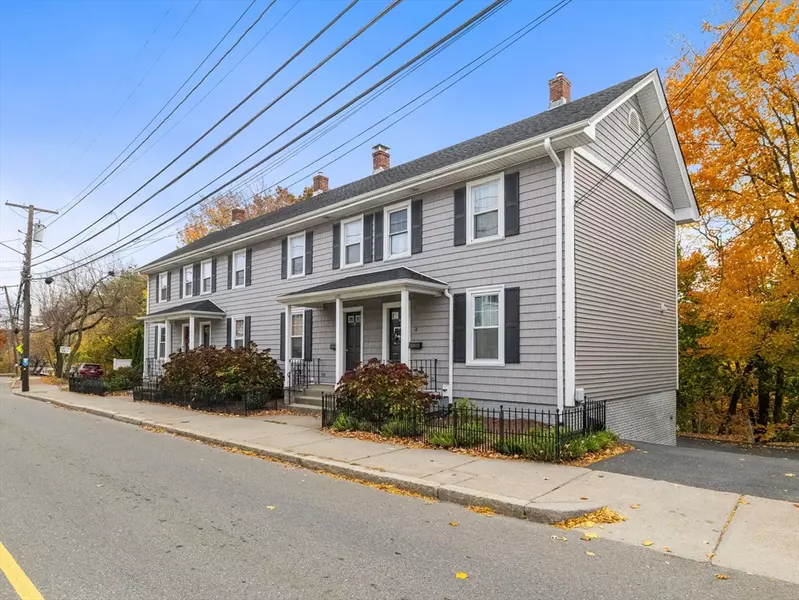 372 River St #4, Waltham, MA 02453