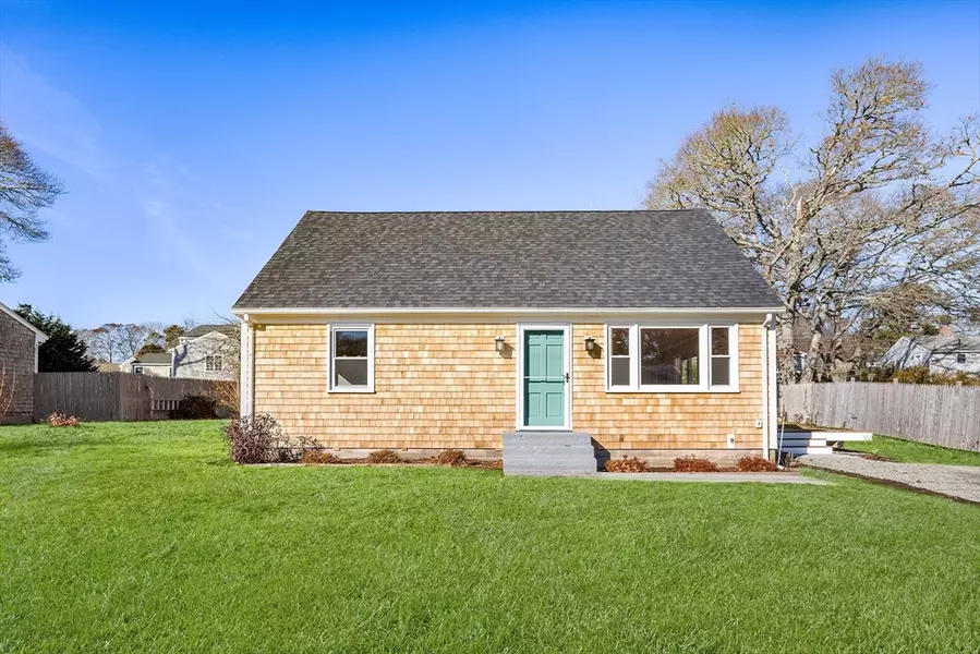 74 Clifton Ln, Barnstable, MA 02632