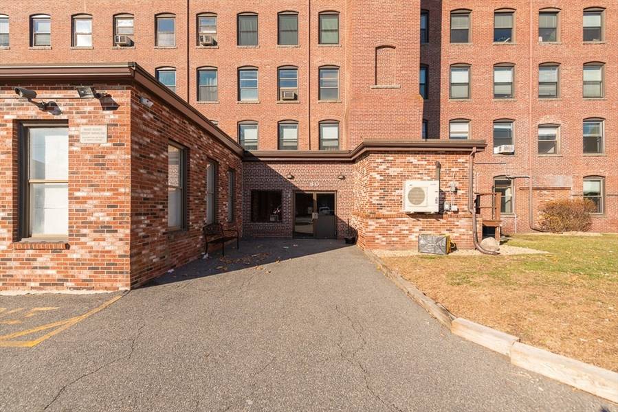 80 Foster St #502, Peabody, MA 01960