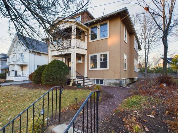 25 Rowe St #2, Newton, MA 02466