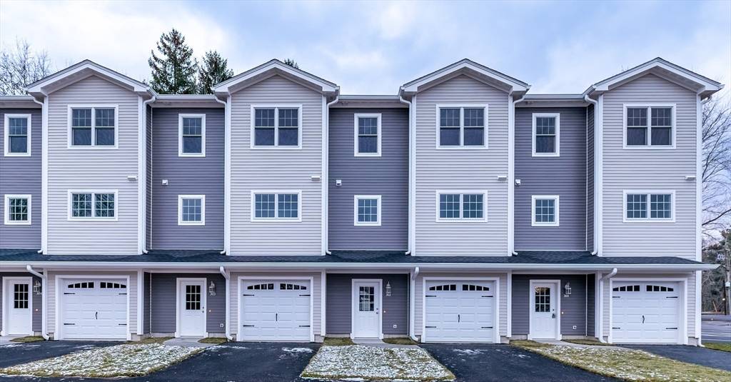 44 Dean St #304, Taunton, MA 02780