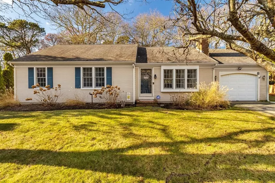 29 Peacock Dr, Barnstable, MA 02672