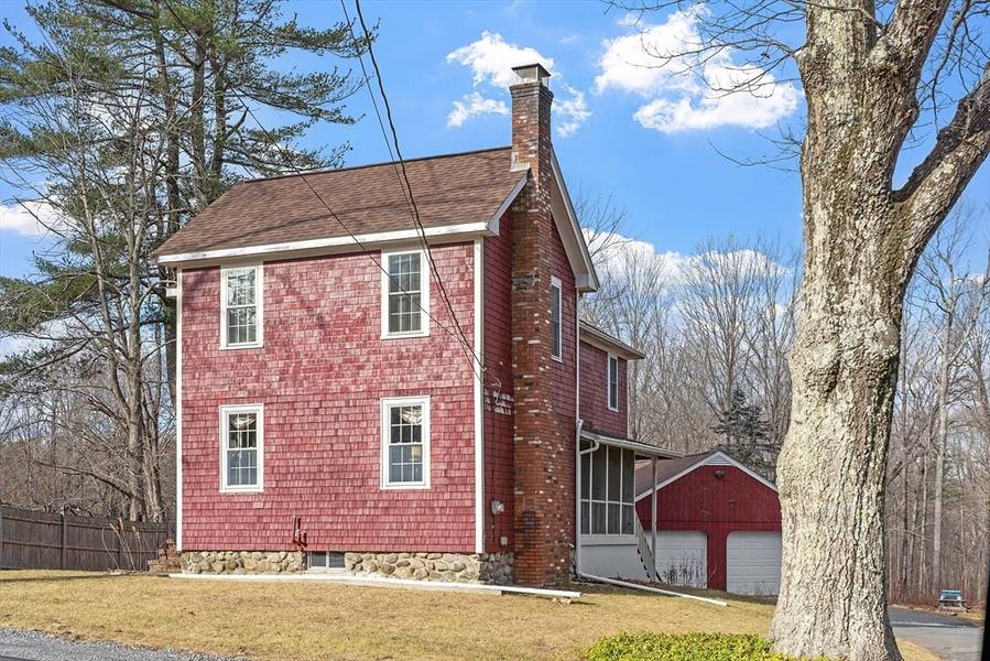 50 Quinapoxet St, Holden, MA 01522