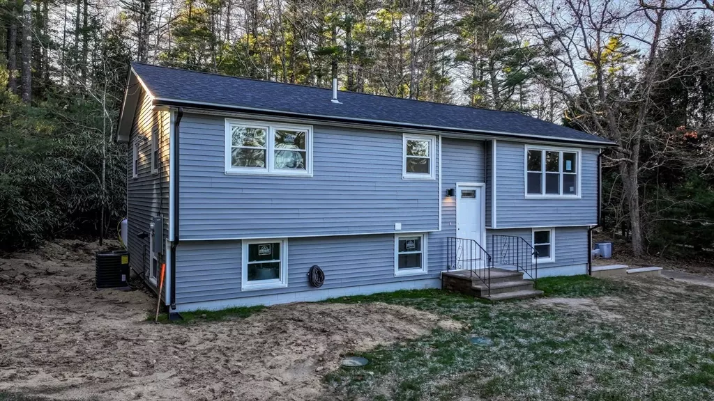 25 Wareham St, Carver, MA 02330