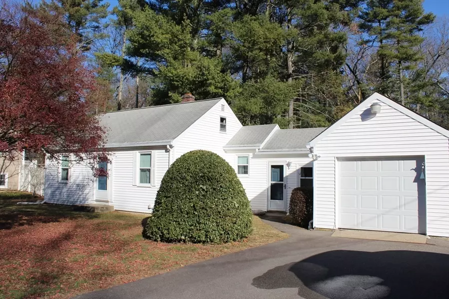 50 Park St, Wrentham, MA 02093