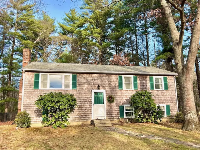 50 Standish St, Pembroke, MA 02359