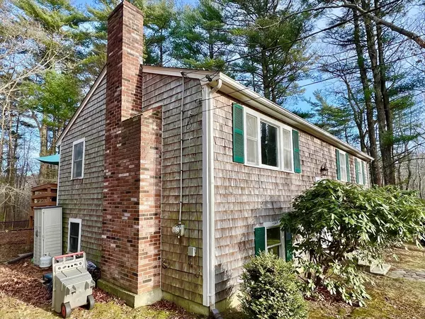 50 Standish St, Pembroke, MA 02359