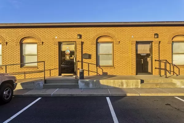 Chicopee, MA 01020,55 Main St #204