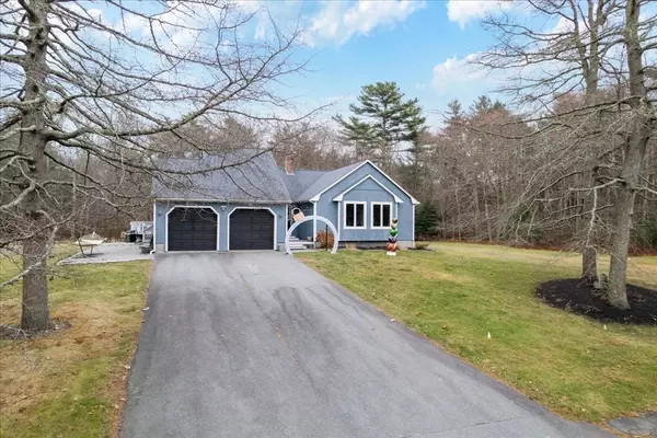 Dartmouth, MA 02747,17 Strawberry Ln