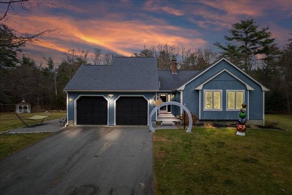 Dartmouth, MA 02747,17 Strawberry Ln