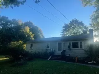 33 Pleasant St, Middleboro, MA 02346