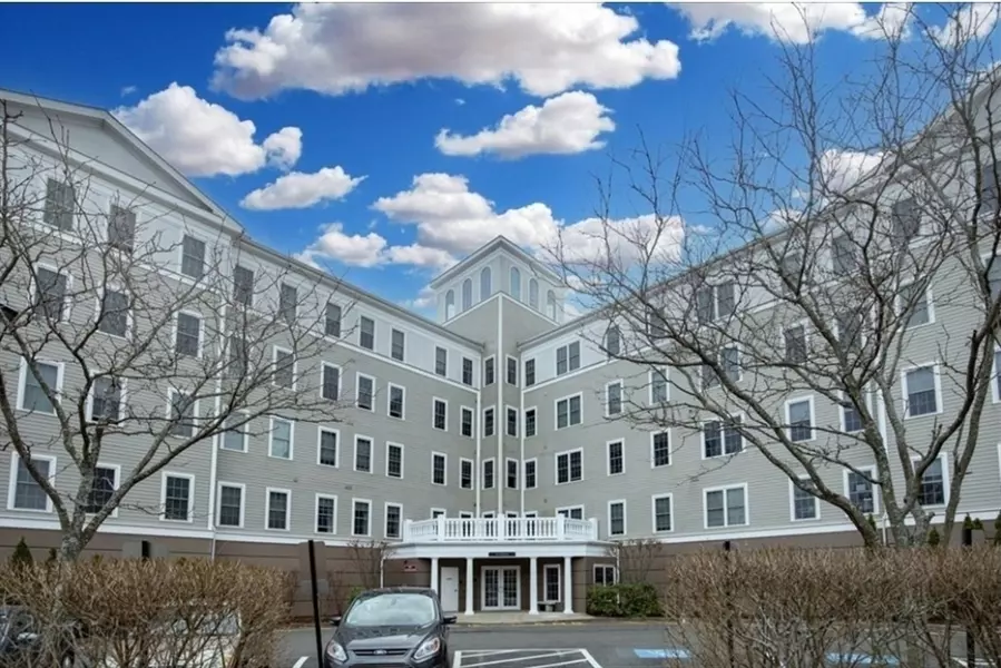 8 Crowninshield St #210, Peabody, MA 01960