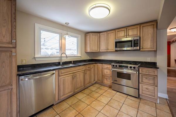 East Longmeadow, MA 01028,7 Day Ave