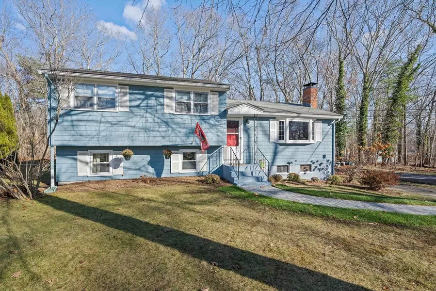 262 Woodland Dr, Hanover, MA 02339