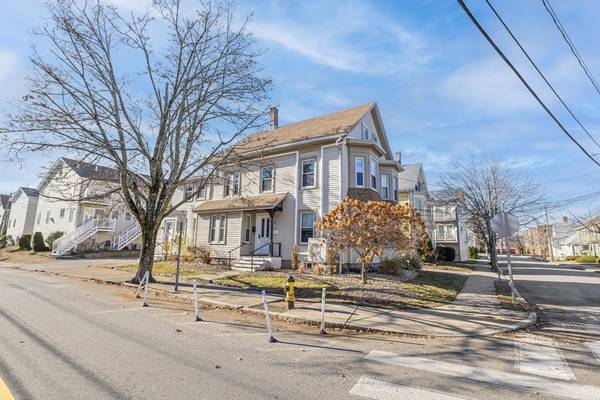 Waltham, MA 02451,61 Alder St #4