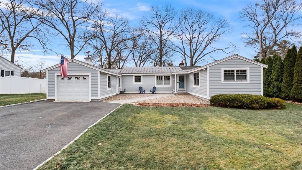 13 Moynihan Rd, Hamilton, MA 01982