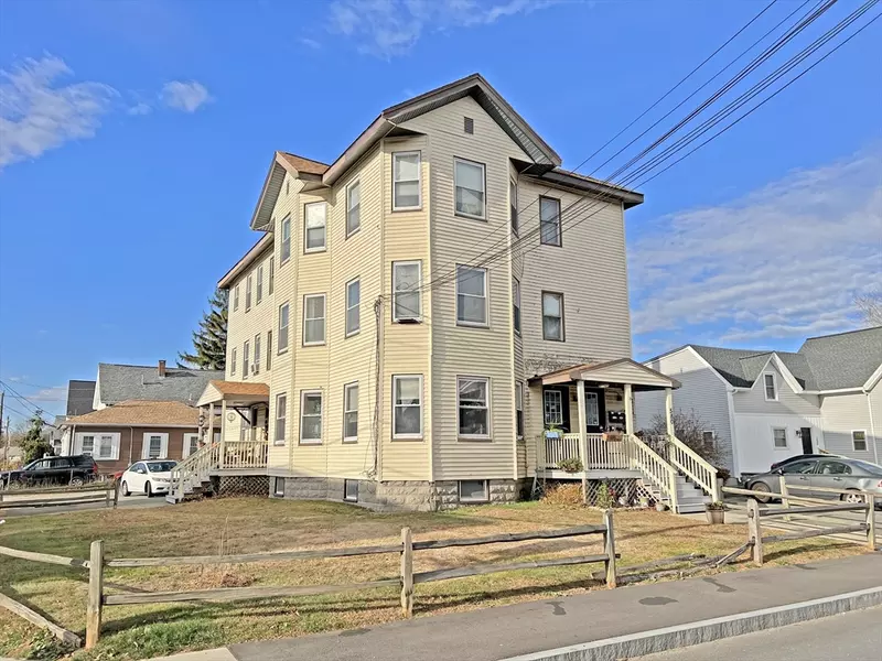 580 Bay St, Taunton, MA 02780