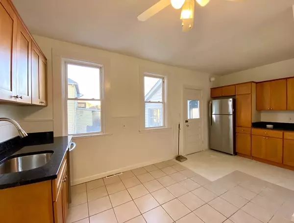 82 Crescent #82, Newton, MA 02466